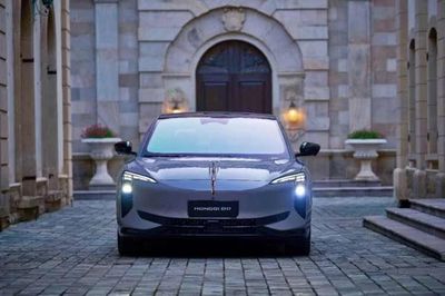 [GALLERY] Hongqi EHS7 - ôtô trang bị cửa nóc năng lượng mặt trời đầu tiên