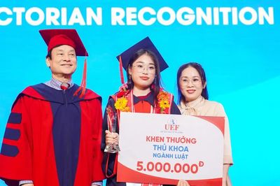 Nữ sinh tốt nghiệp thủ khoa ngành Luật với điểm số ấn tượng