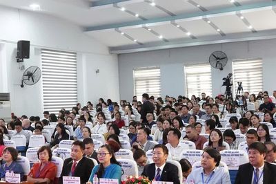 Định vị lại tiếng Anh trong trường học: Từ ngoại ngữ thành ngôn ngữ thứ hai