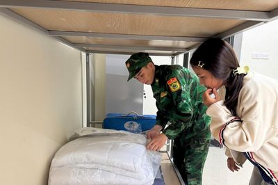 Bộ đội Biên phòng tỉnh Sơn La hỗ trợ trường học biên giới chuẩn bị đón năm học mới