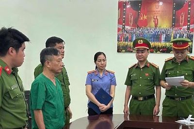 Giám đốc và một bác sĩ Bệnh viện Chỉnh hình và Phục hồi chức năng Tam Điệp bị khởi tố