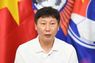 HLV Kim Sang-sik: Rút Đình Bắc khỏi sân ở trận đấu với Singapore để kéo đội tuyển Việt Nam trở lại mặt đất