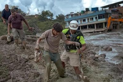 Hơn 100 người mắc kẹt trong đường hầm thủy điện sau lũ quét ở Nepal