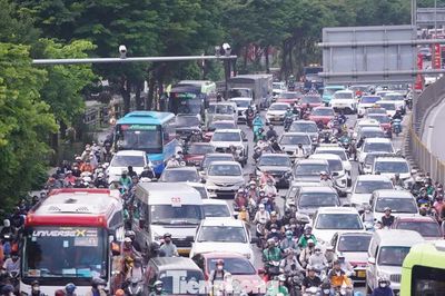 Cửa ngõ phía Nam Hà Nội đông nghịt xe trước kỳ nghỉ 2/9