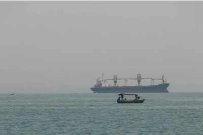 Iran dọa đánh vào lợi ích kinh tế của Mỹ