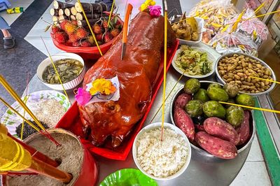 Mâm cúng cô hồn của người Hoa ở Chợ Lớn