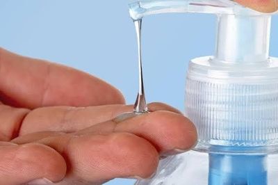 Thu hồi 2 lô dung dịch vệ sinh phụ nữ được công an xác định là hàng giả