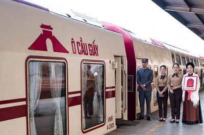 Chuyến tàu Hà Nội 5 cửa ô dịp 2/9 mang theo ký ức ngày độc lập