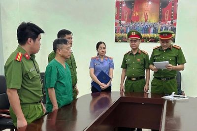 Một giám đốc bệnh viện ở Ninh Bình bị khởi tố