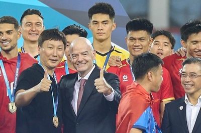 HLV Kim Sang Sik tiết lộ điều Chủ tịch FIFA mong ở tuyển Việt Nam