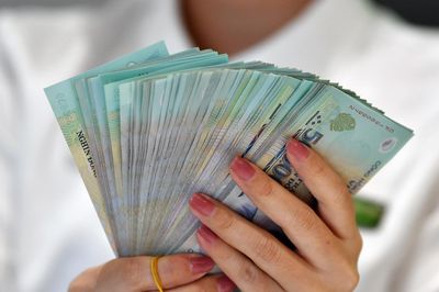 Thông tin mới về trường hợp được trả lương bằng tiền mặt từ 5 triệu đồng