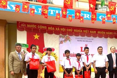 Hiệu trưởng có thâm niên 20 năm làm quản lý xin rời ghế xuống giáo viên