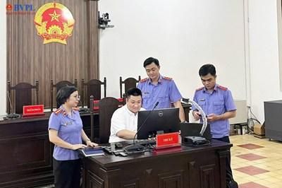 Những người thầm lặng sau 'kho' hồ sơ kiểm sát điện tử tại phiên tòa VN10
