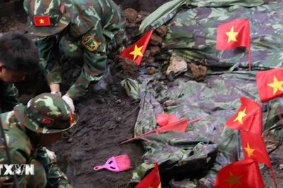 Khơi dậy tinh thần yêu nước qua Lễ chào cờ 'Tôi yêu Tổ quốc tôi'