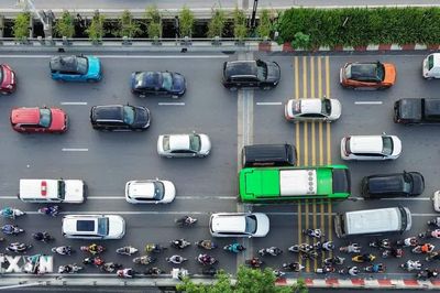 Lưu lượng giao thông tăng cao hướng cửa ngõ phía Đông Hà Nội