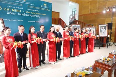 Triển lãm 'Hồ Chí Minh - Chân dung một con người' tại Lào