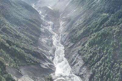 Lũ quét như sóng thần ở biên giới Nepal-Trung Quốc: Hồ chắn dòng đã tràn nước