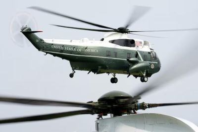 Trực thăng Marine One của Tổng thống Trump lại gặp sự cố liên lạc khi cất cánh