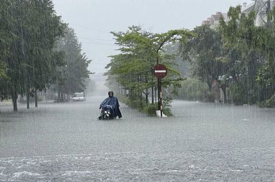 Mưa lớn kéo dài, loạt khu vực được cảnh báo lũ quét, sạt lở đất