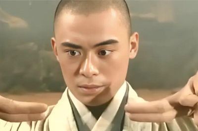 Nam nhân cùng Kiều Phong và Đoàn Dự trở thành bộ ba Thiên Long Bát bộ