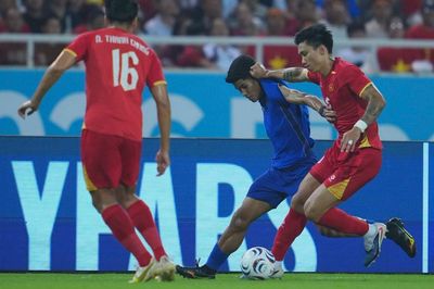 HLV Kim Sang Sik đánh giá cao cầu thủ Thái Lan, tuyển Việt Nam phải cải thiện