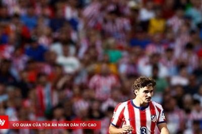 Julian Alvarez lâm vào cảnh khó xử giữa Atlético và Barcelona