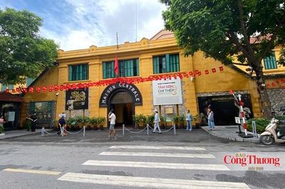 Dòng người tìm về 'địa chỉ đỏ' Hỏa Lò nhân dịp Quốc khánh 2/9