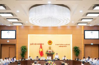 Nâng cao tiêu chuẩn luật sư, phát triển thị trường dịch vụ pháp lý minh bạch