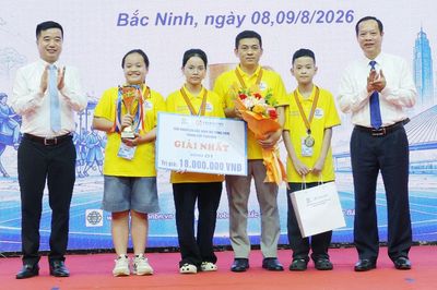 Cặp song sinh chung niềm say mê công nghệ