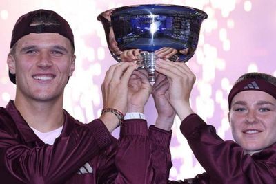 Nhận suất đặc cách, Karolina Muchova và Jakub Mensik bất ngờ vô địch đôi nam nữ US Open 2026