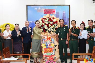 Tổng Lãnh sự Lào tại Đà Nẵng thăm, chúc mừng Hội Cựu chiến binh thành phố