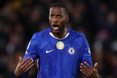 Man Utd khẩn trương nhắm bộ đôi sao Chelsea nhằm giải quyết cuộc khủng hoảng hàng thủ