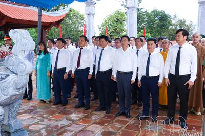 Lãnh đạo tỉnh Điện Biên dâng hương, tri ân anh hùng liệt sĩ