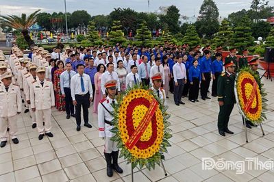 Lãnh đạo tỉnh viếng Nghĩa trang Liệt sĩ Đồng Tháp