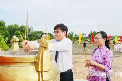 Lãnh đạo tỉnh viếng Nghĩa trang Liệt sĩ Tam Nông