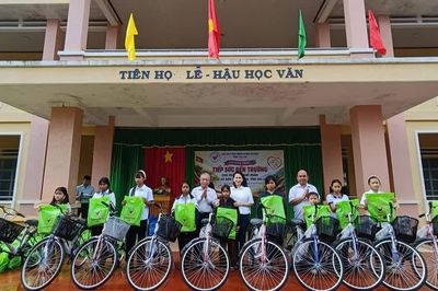 Tổ chức chương trình “Tiếp sức đến trường” tại xã biên giới Ia Chia