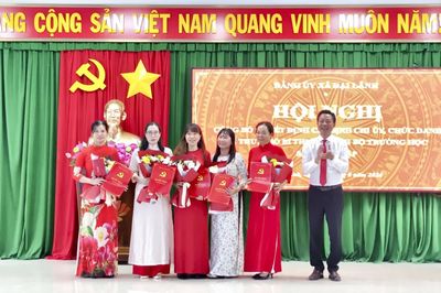 Xã Đại Lãnh công bố quyết định thành lập các chi bộ trường học sau sáp nhập