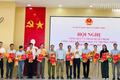 Xã Diên Thọ trao quyết định công nhận kết quả bầu trưởng thôn nhiệm kỳ 2026 - 2030