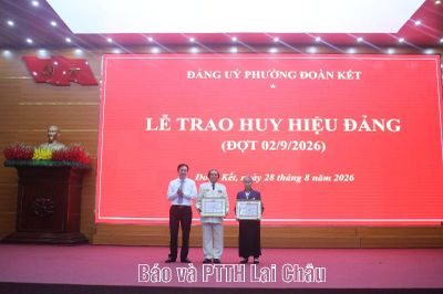 Phường Đoàn Kết trao tặng Huy hiệu Đảng đợt 2/9/2026