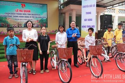 Vượt khó đến trường