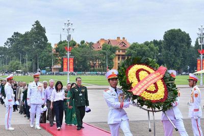 Đoàn đại biểu người có công với cách mạng tỉnh Lâm Đồng tham quan, tri ân tại Hà Nội