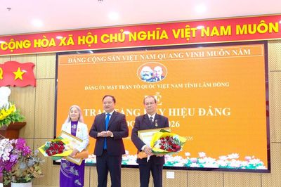 Lâm Đồng trao Huy hiệu Đảng đợt 2/9