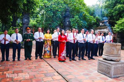 Đoàn đại biểu lãnh đạo tỉnh dâng hương nhân kỷ niệm 81 năm Quốc khánh (2/9/1945-2/9/2026)