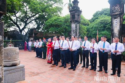 Đoàn đại biểu lãnh đạo tỉnh dâng hương nhân kỷ niệm 81 năm Quốc khánh (2/9/1945-2/9/2026)
