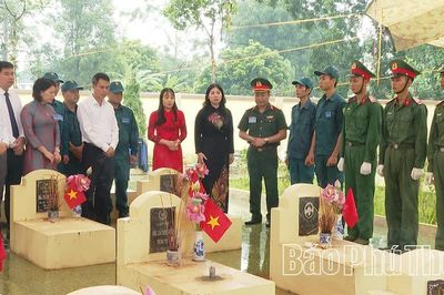 Lấy mẫu hài cốt liệt sĩ chưa xác định thông tin tại xã Chí Tiên