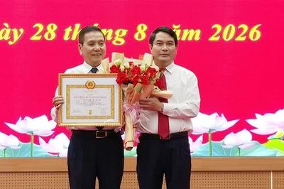 Phường Việt Trì: 684 đảng viên được trao tặng Huy hiệu từ 30 đến 80 năm tuổi Đảng