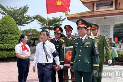 Lễ truy điệu và an táng 13 hài cốt liệt sĩ