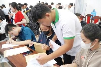Hướng đến 100% sinh viên tham gia bảo hiểm y tế