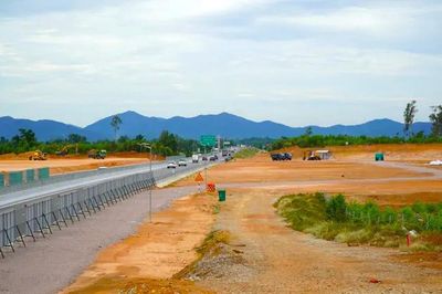 Nhiều hạng mục chưa thi công, 2 trạm dừng nghỉ trên cao tốc chậm tiến độ