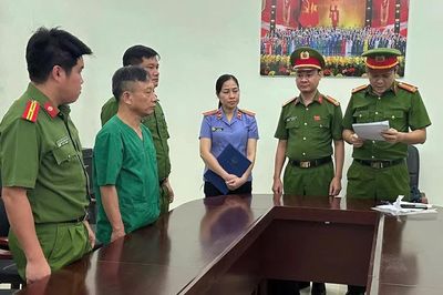 Khởi tố giám đốc và bác sĩ Bệnh viện Tam Điệp về hành vi giả mạo trong công tác
